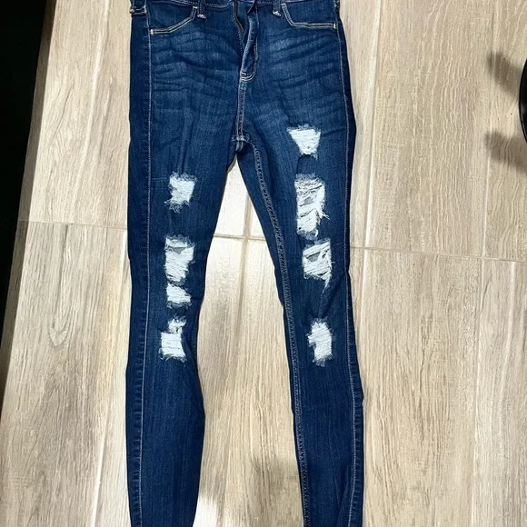 Clothing - Picture 10 of 16